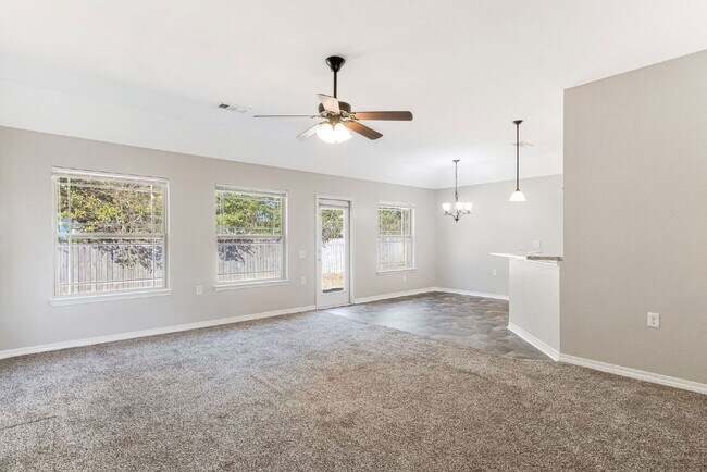 Building Photo - 5441 Pescara Dr