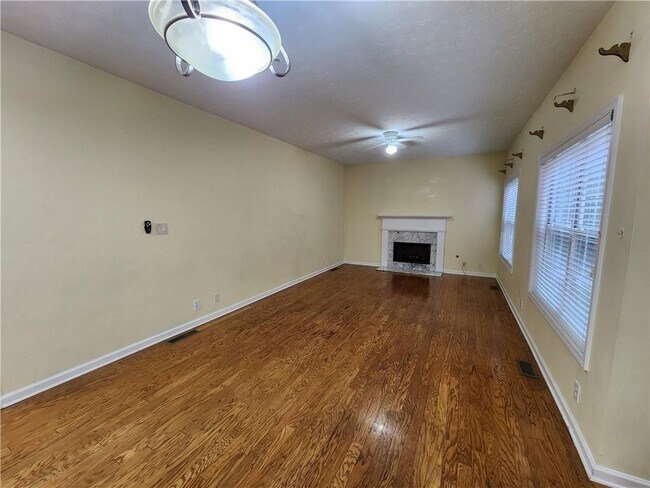 Building Photo - 350 Saddle Bridge Dr