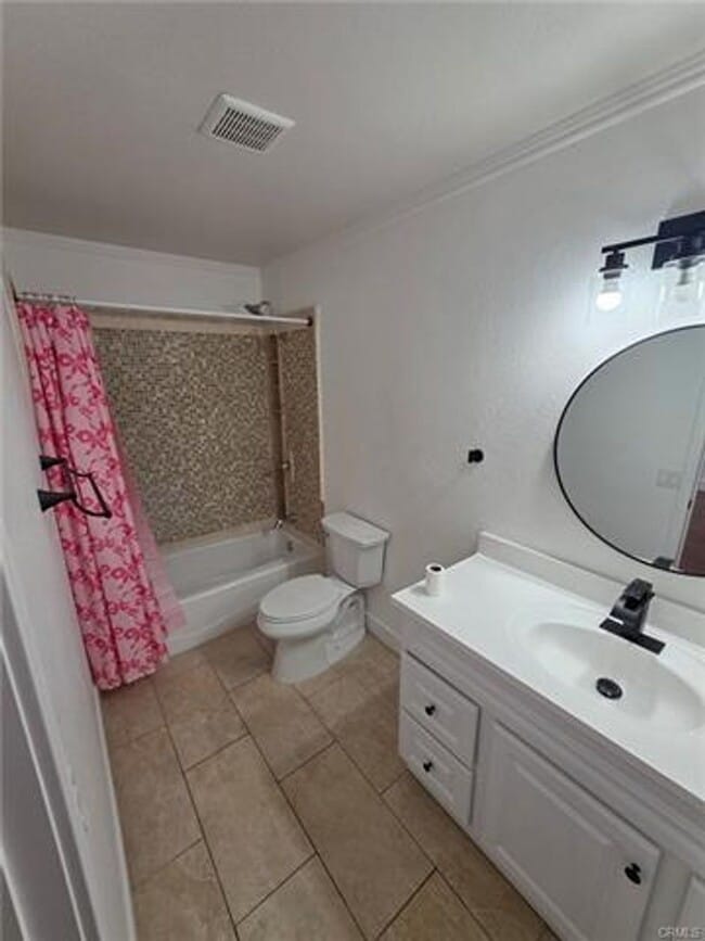 Building Photo - Welcome to this beautifully remodeled single-story home