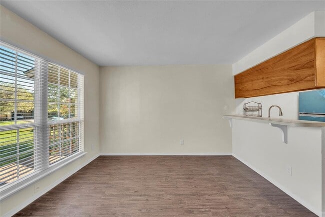 Building Photo - 108 Hillside Cove