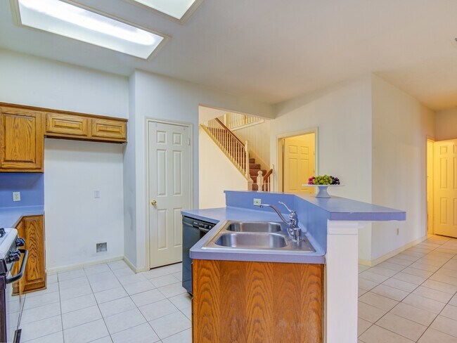 Building Photo - 14406 Fair Knoll Way