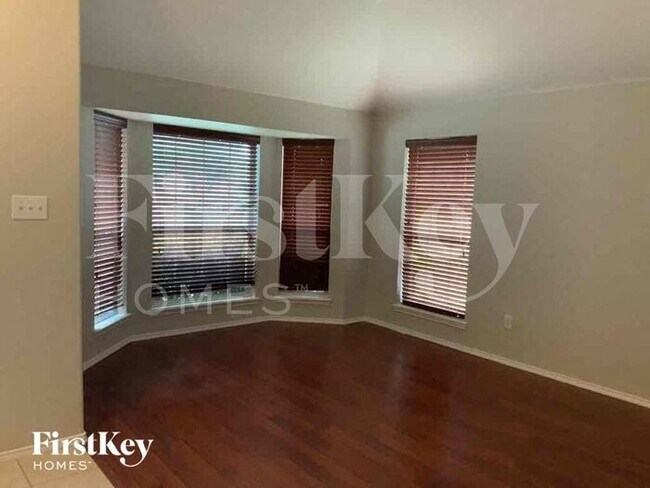 Building Photo - 1205 Bellcrest Dr
