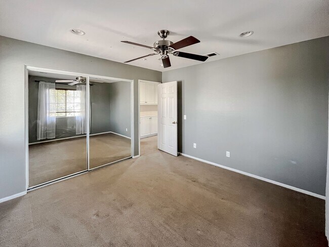 Building Photo - MUST SEE! Beautiful 3 bedroom + Loft + Office Space (or convert to 4th bedroom) + Large Backyard ...