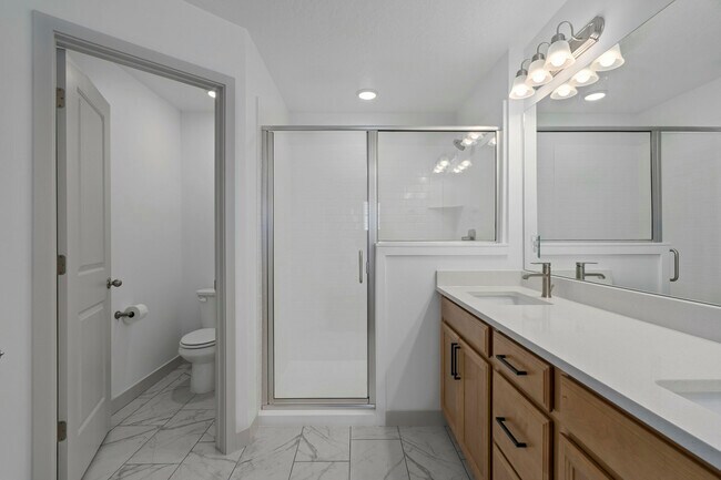 Building Photo - 4973 N Willowbank Dr