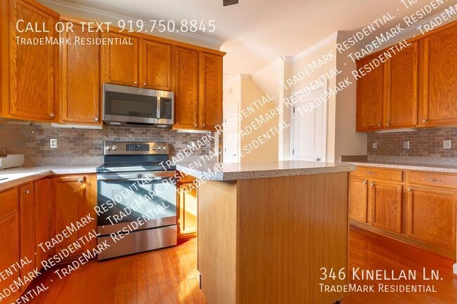 Building Photo - Spacious 4-Bedroom, 2.5-Bathroom Townhouse...