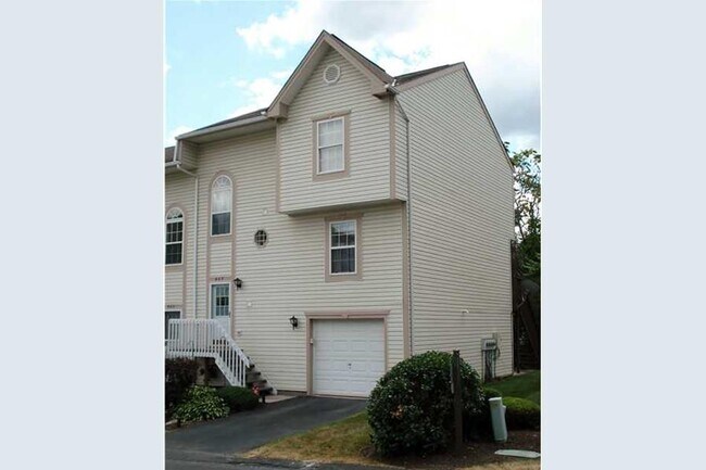 Primary Photo - 407 Redwood Ct