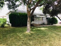 Building Photo - Beautiful single level home with fenced yard