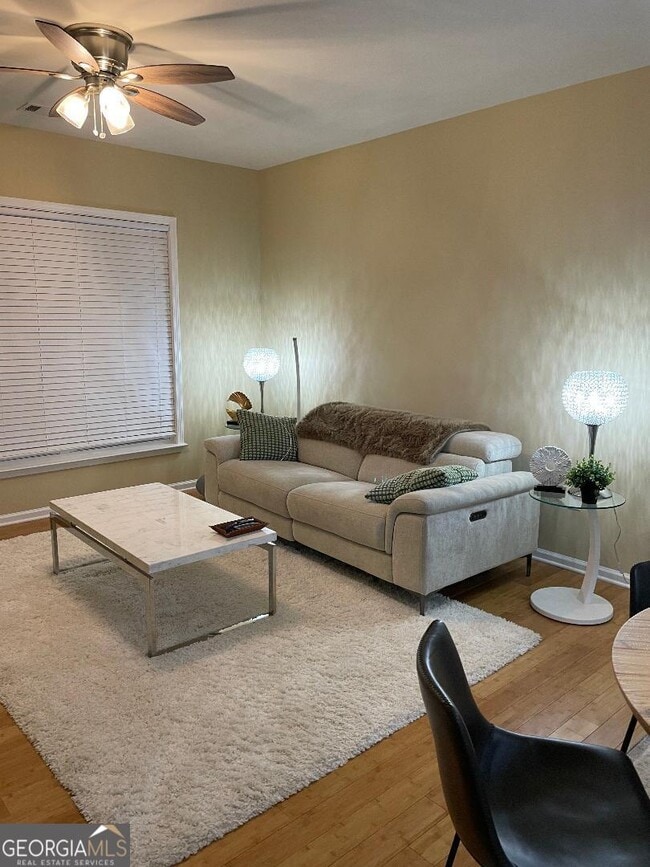 Building Photo - 610 Larch Looper Dr
