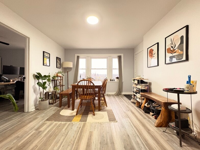 Building Photo - 5737 Hobart St