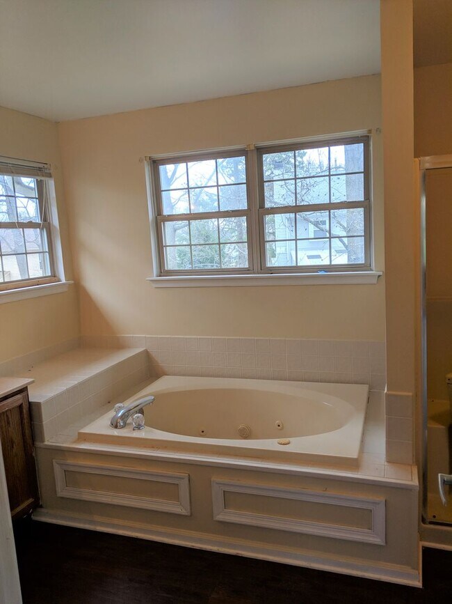 Building Photo - Spacious Single Family for Rent