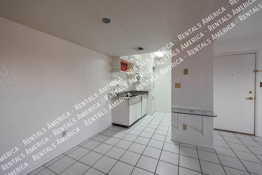 Building Photo - 5035 N 17th Ave