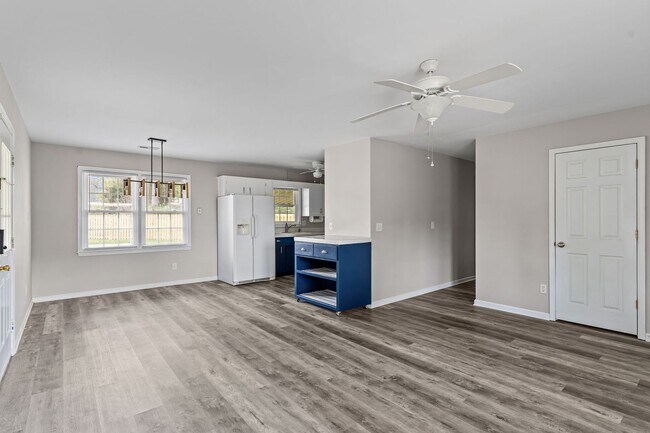 Building Photo - Pet-Friendly | Large Fenced Yard in North Wilmington