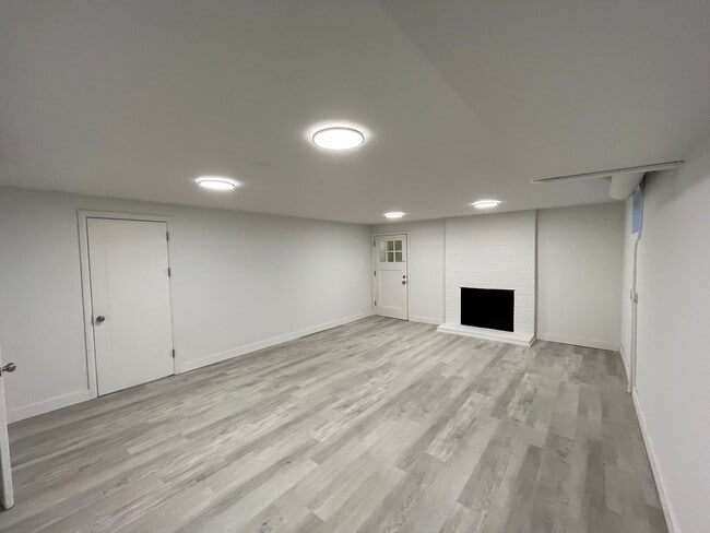 Building Photo - Newly renovated light filled 2 bedroom home with views of Rainer in Bryn Mawr-Skyway!