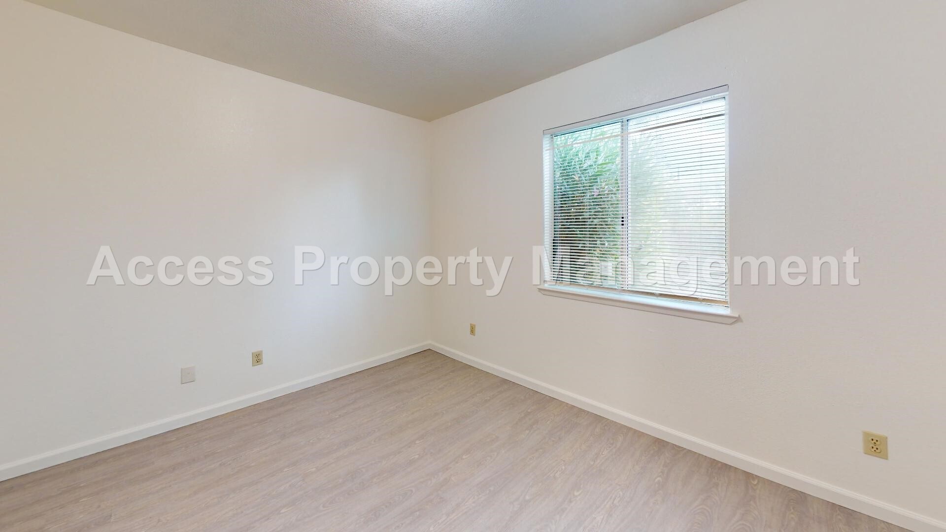 Building Photo - 114 Baker St