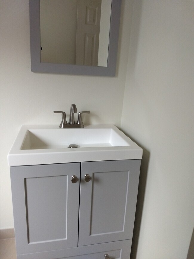 Building Photo - 7211 N Hearthstone Green Dr