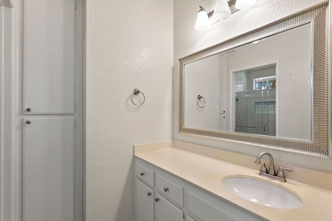 Building Photo - Move-In Special - 50% Off First Month’s Rent! Beautiful End Unit Condo with Overlook of Park and ...