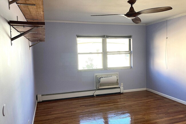 Building Photo - 133 33rd St