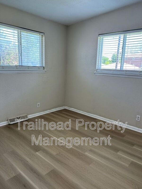 Building Photo - 4208 Lloyd St