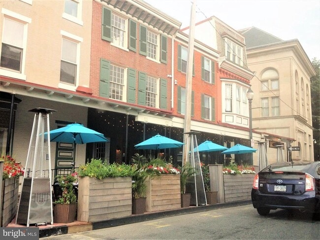 Building Photo - 302 S Darlington St