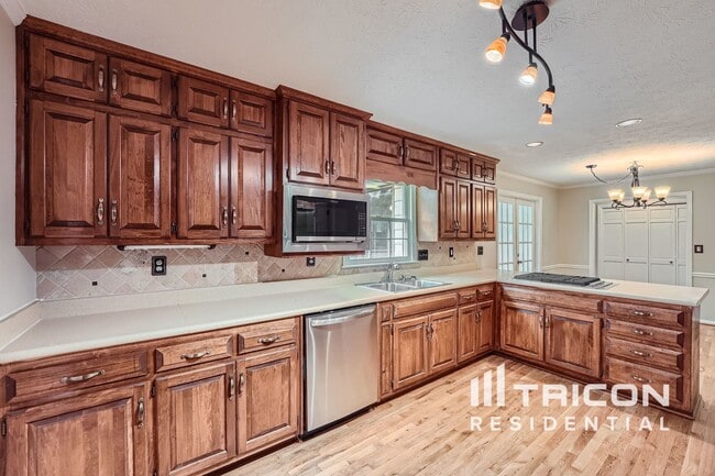 Building Photo - 847 Castle Walk Cove SW