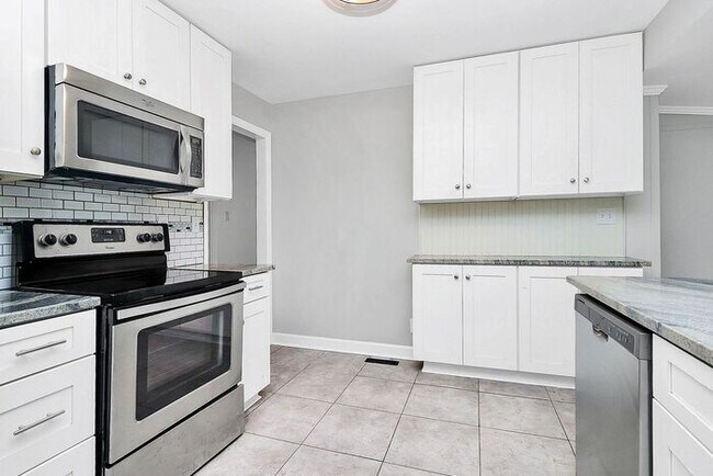 Building Photo - 3BD/2BA Ranch Home in Windsor Park!