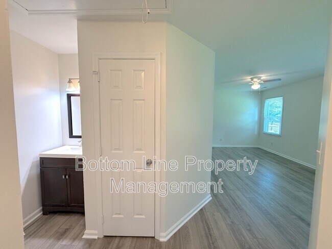 Building Photo - 4013 Inglehurst Dr