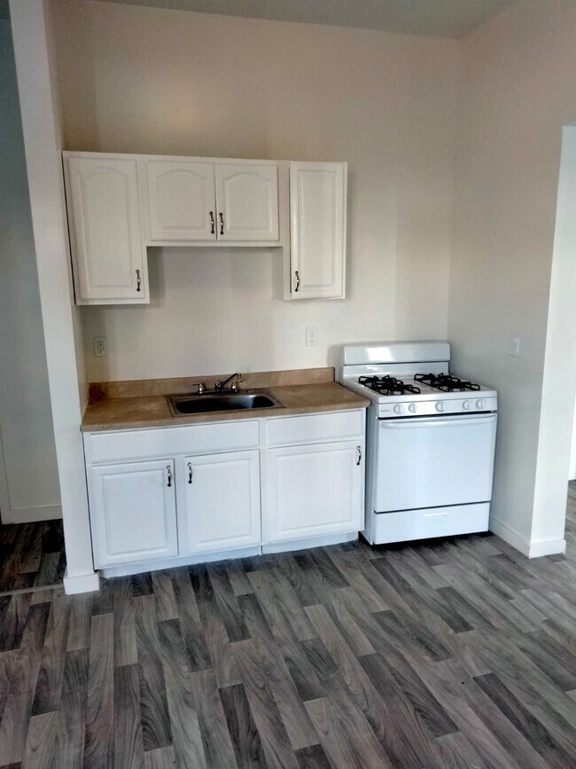 Building Photo - 158 Park St