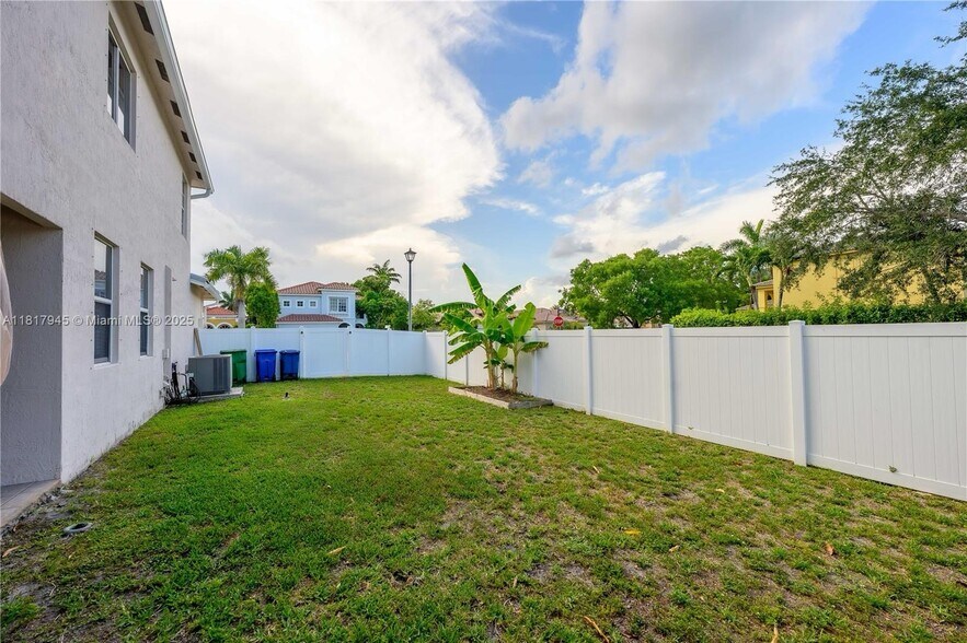 Building Photo - 5309 SW 133rd Ave
