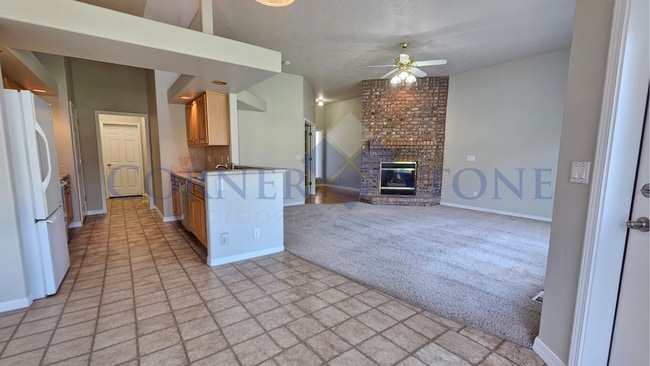 Building Photo - Spacious Home with Large Garage!