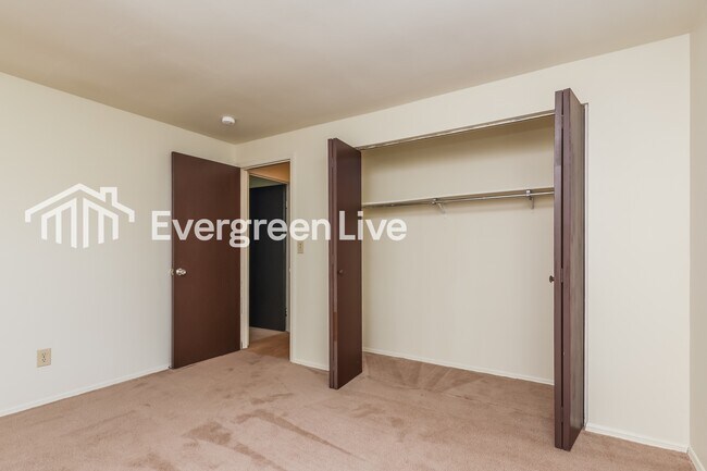 Building Photo - 8547 Schoolgate Dr