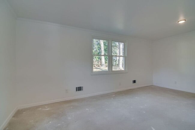 Building Photo - Renovated West Augusta Ranch - Coming July...