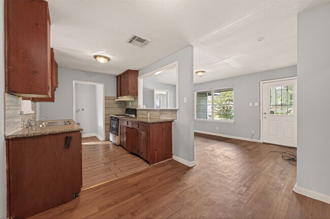 Building Photo - 10506 Buffum St