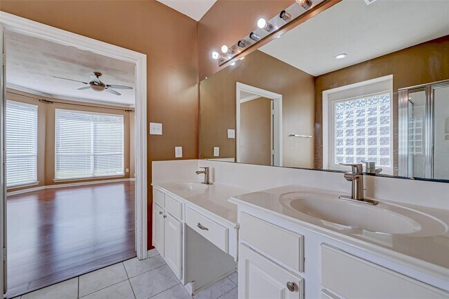 Building Photo - 1606 Maryvale Dr