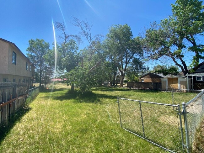 Building Photo - 3 bed 1.5 bath - Single Family Home - Pet ...