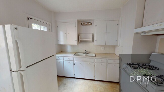 Building Photo - 314 E Hillsdale St