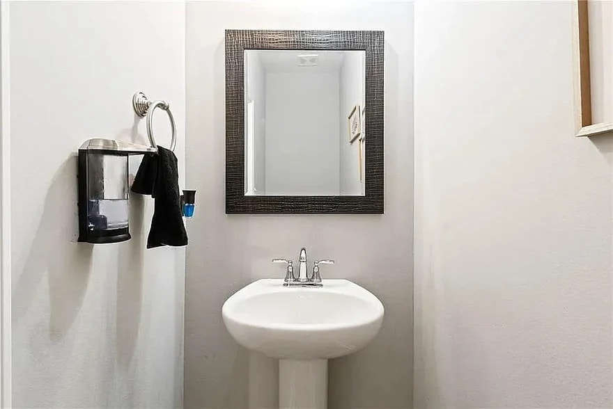 Building Photo - 9760 Maxwell Run