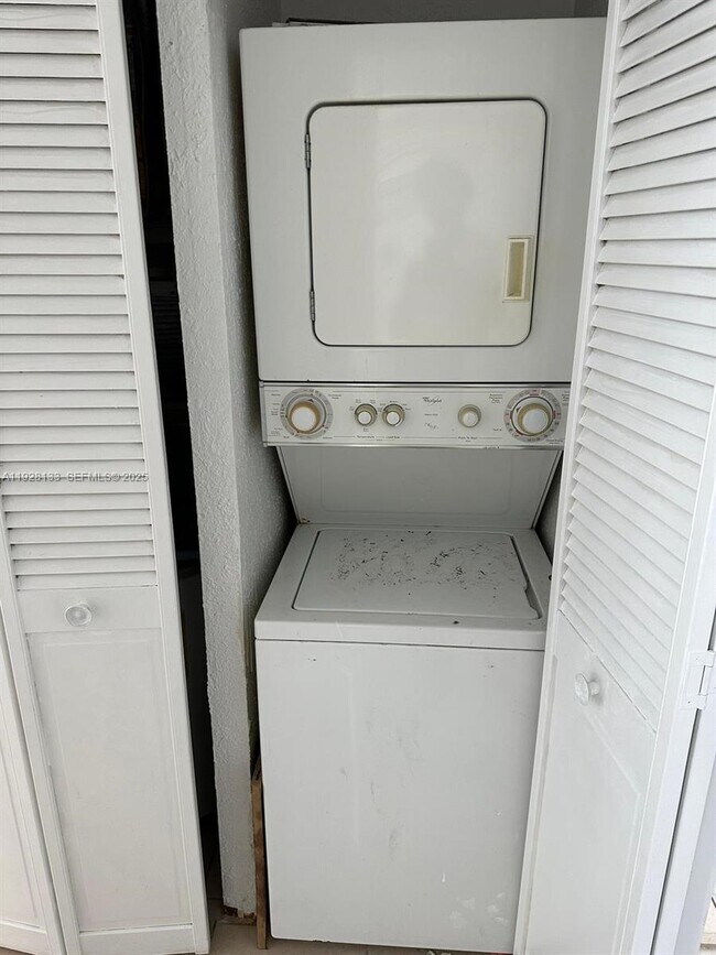 Building Photo - 212 Lake Pointe Dr