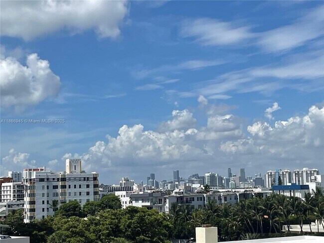 Building Photo - 2625 Collins Ave