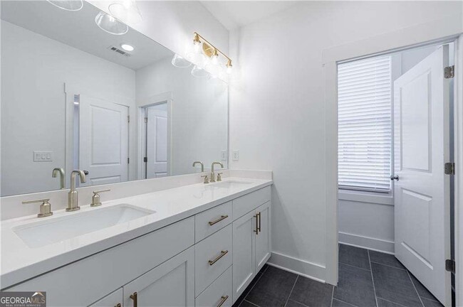 Building Photo - 1032 Robert Smalls Wy