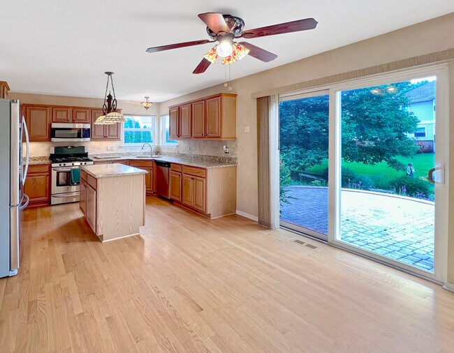 Building Photo - 416 Farnsworth Cir