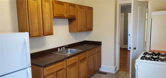 Building Photo - 44 Park Ave