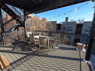 Building Photo - 539 W Fullerton Pky