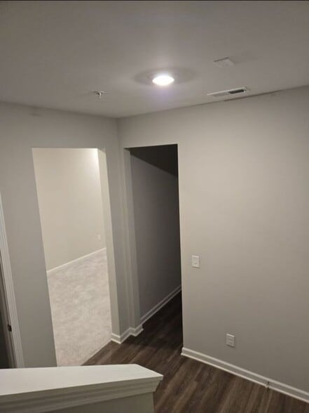 Building Photo - 256 Commons Ave