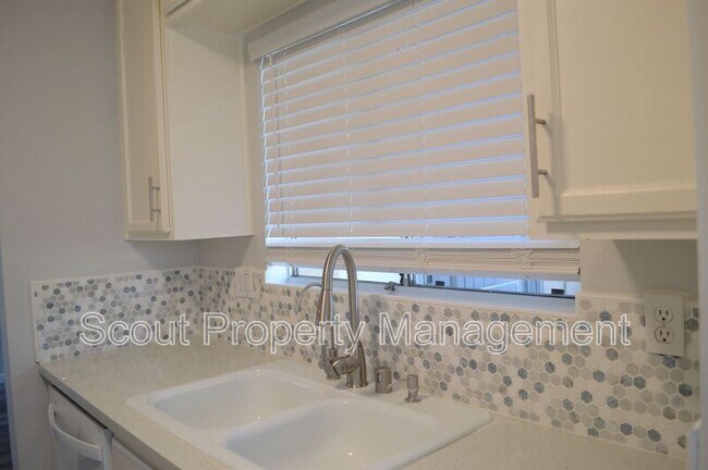 Building Photo - 663 Diamond Way