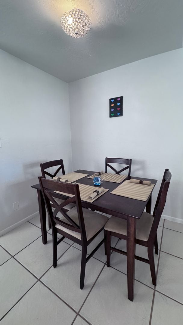 Building Photo - Fully Furnished 1BR/1BA Condo Just 3 Block...