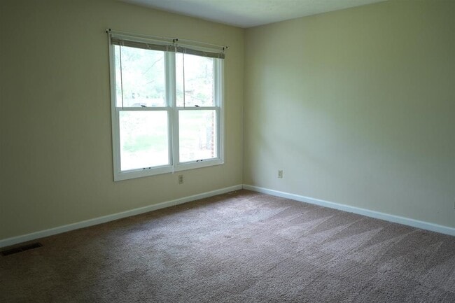 Building Photo - 832 Vine St