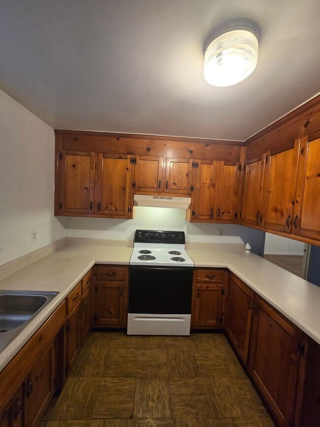 Building Photo - 1 bedroom duplex