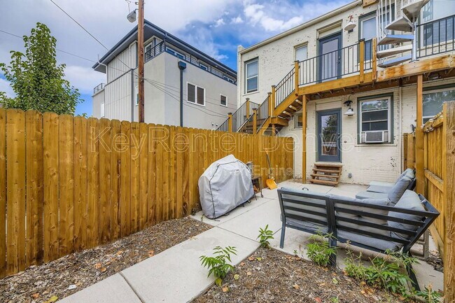 Building Photo - 227 S Logan St