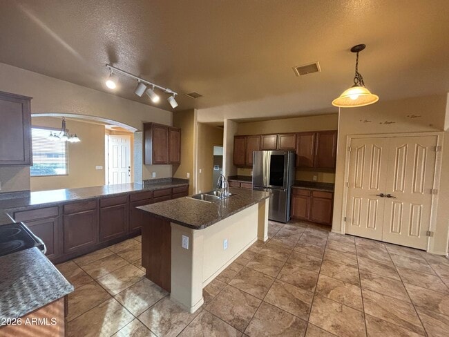 Building Photo - 5558 Wilder Dr