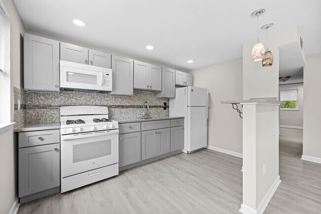 Building Photo - 551 Avon St